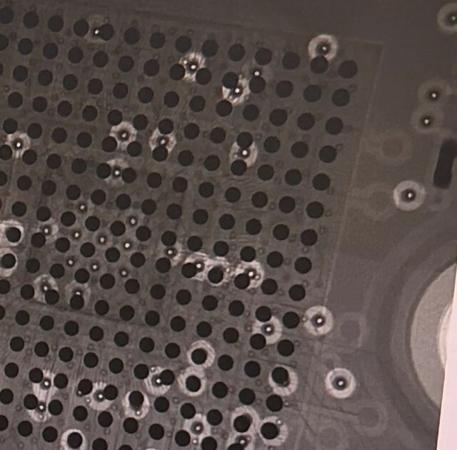 Gizli lehim bağlantısı doğrulaması için BGA bilye dizisinin X-Ray görüntüsü